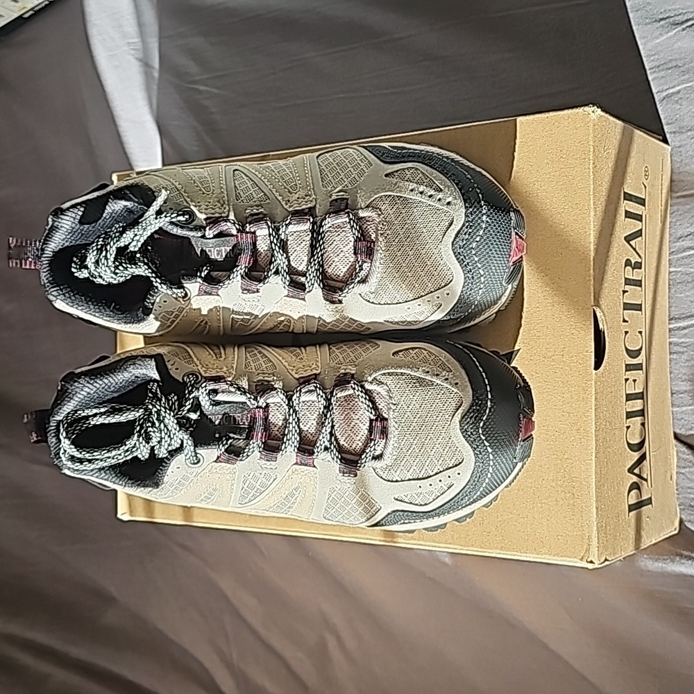 Pacific Trail Sneakers